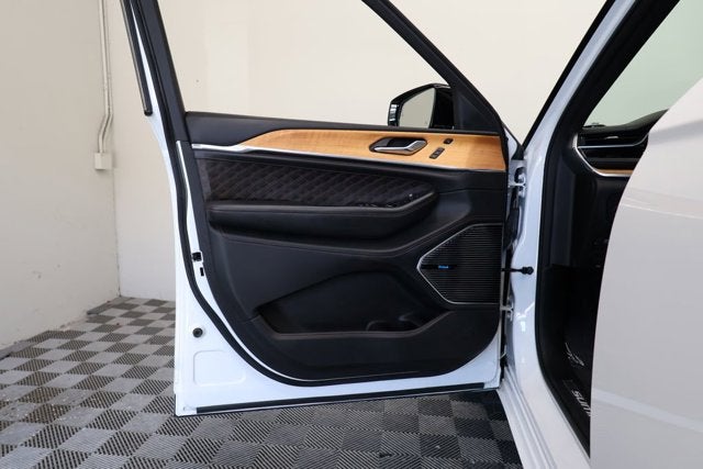 2022 Jeep Grand Cherokee Summit