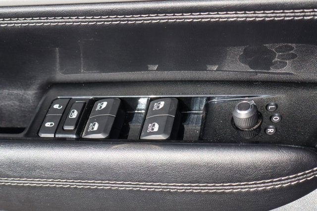 2023 Jeep Wagoneer Base