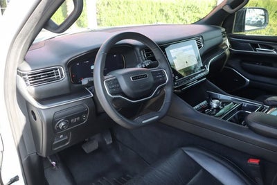 2023 Jeep Wagoneer Base