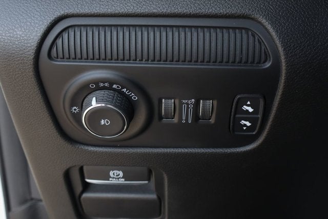 2023 Jeep Wagoneer Base