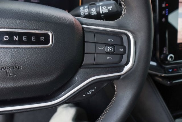 2023 Jeep Wagoneer Base