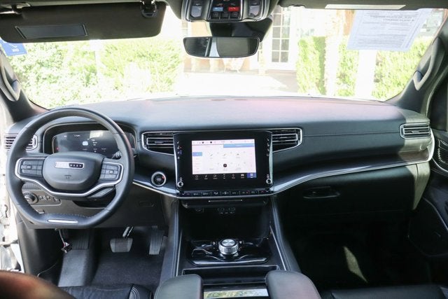 2023 Jeep Wagoneer Base