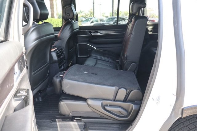 2023 Jeep Wagoneer Base