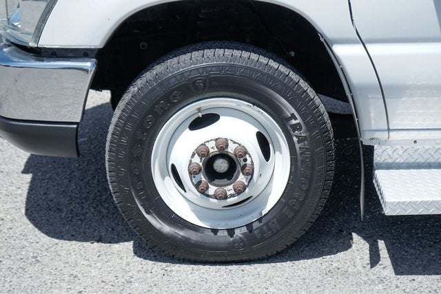 2013 Ford E-450SD Base