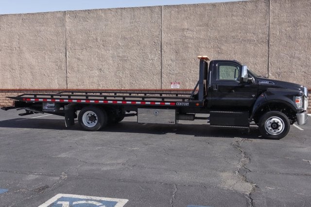 2023 Ford F-650SD Base