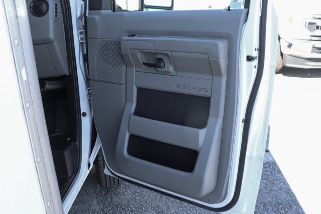 2022 Ford E-450SD Base