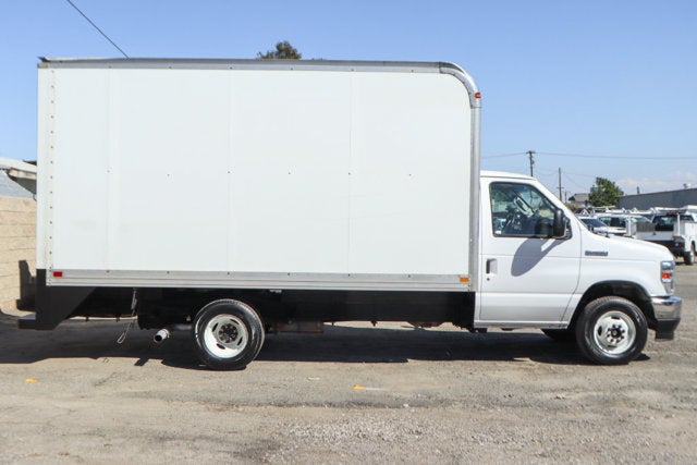 2022 Ford E-450SD Base
