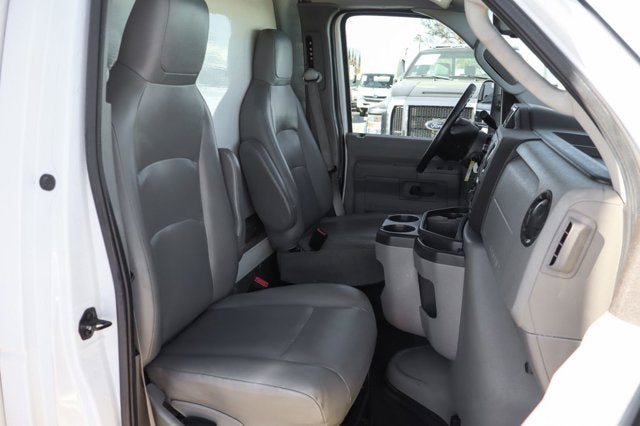 2017 Ford E-450SD Base