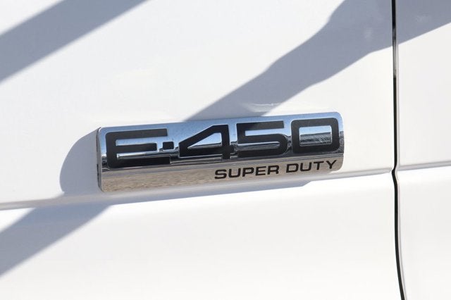 2017 Ford E-450SD Base