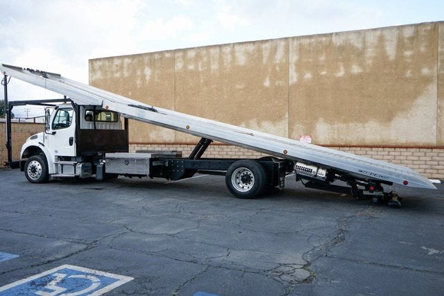 2023 Freightliner M2 106 MD