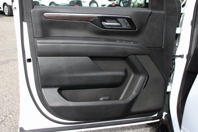 2025 Chevrolet Suburban LS