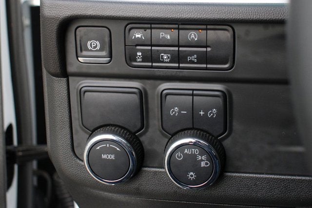 2025 Chevrolet Suburban LS