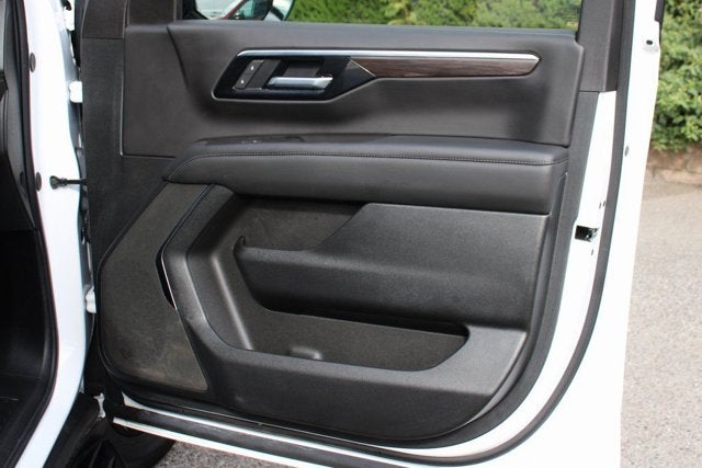 2025 Chevrolet Suburban LS