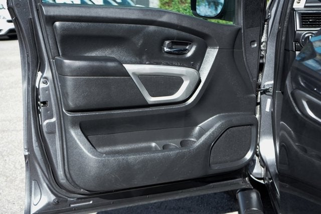 2022 Nissan Titan SV