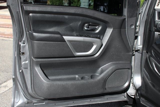 2023 Nissan Titan SV