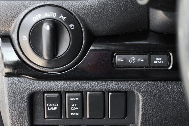 2023 Nissan Titan SV