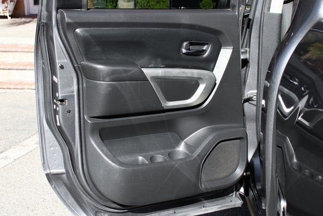 2023 Nissan Titan SV