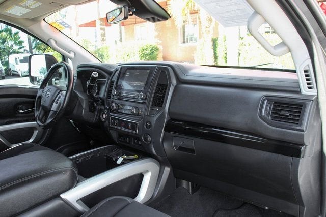 2023 Nissan Titan SV