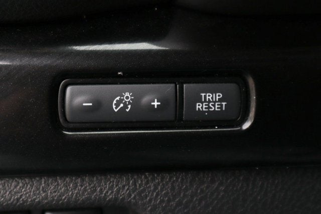 2023 Nissan Titan SV