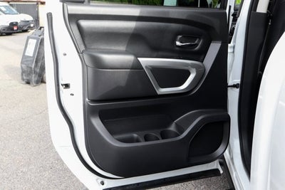 2023 Nissan Titan SV