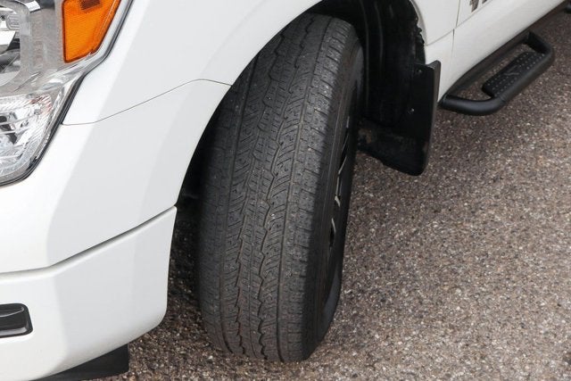 2023 Nissan Titan SV