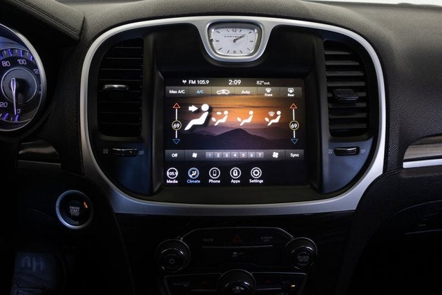 2022 Chrysler 300 Touring