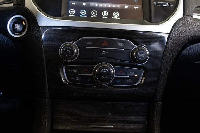 2022 Chrysler 300 Touring