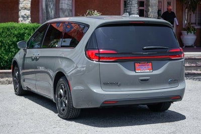 2022 Chrysler Pacifica Hybrid Limited