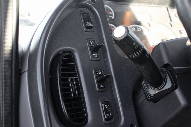 2015 Freightliner M2 106