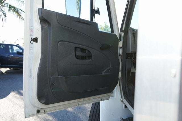 2015 International 4000 26 Foot Box