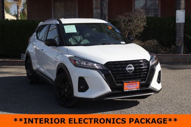 2023 Nissan Kicks SR
