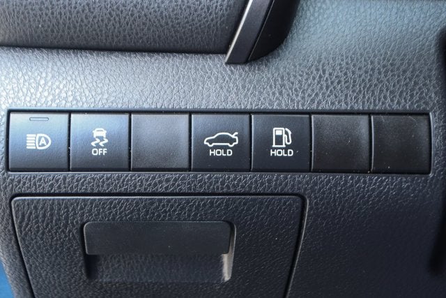 2019 Toyota Camry Hybrid LE