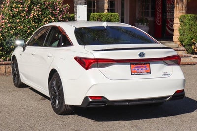 2020 Toyota Avalon Hybrid XSE