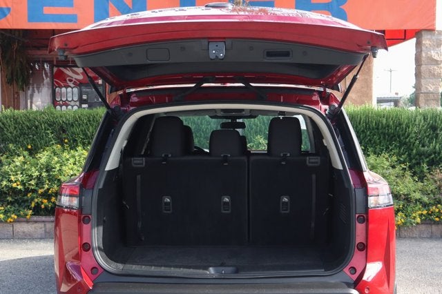 2022 Nissan Pathfinder SV