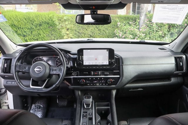 2022 Nissan Pathfinder SL