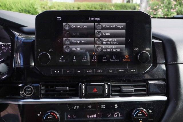 2022 Nissan Pathfinder SL