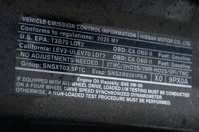 2025 Nissan Pathfinder SL