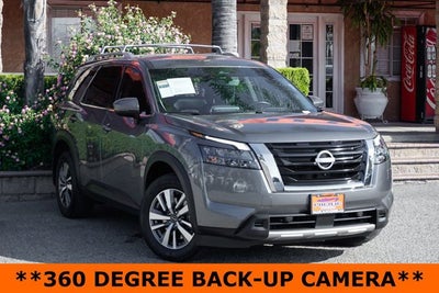 2025 Nissan Pathfinder SL