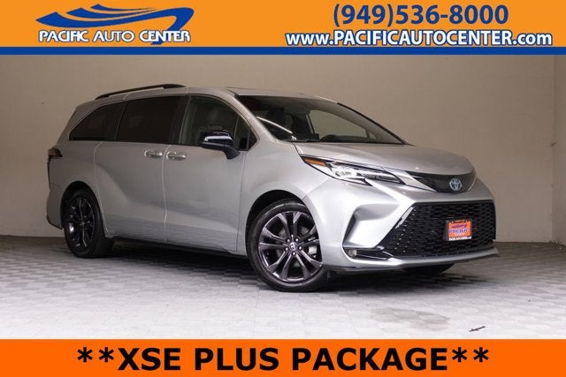 2022 Toyota Sienna XSE 7-Passenger Hybrid FWD's photo