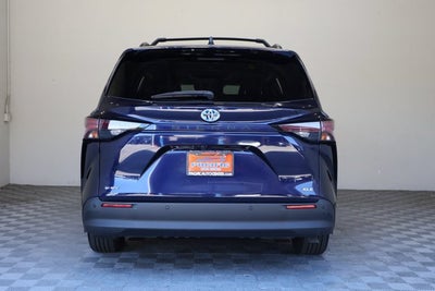2025 Toyota Sienna XLE