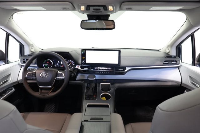 2025 Toyota Sienna XLE