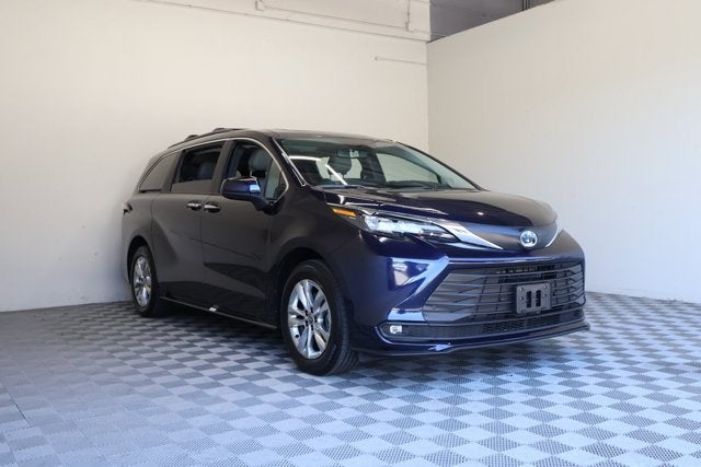 2025 Toyota Sienna XLE