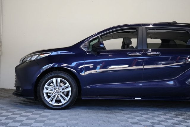 2025 Toyota Sienna XLE