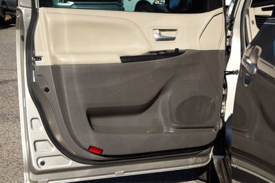 2017 Toyota Sienna LE