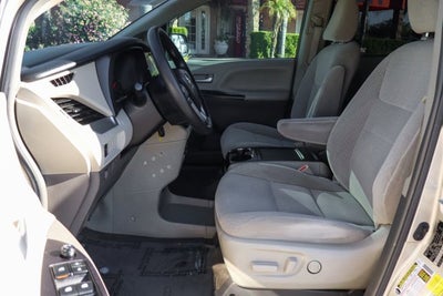 2017 Toyota Sienna LE