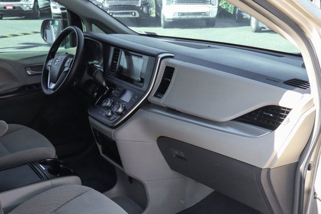 2017 Toyota Sienna LE