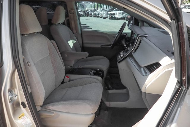 2017 Toyota Sienna LE