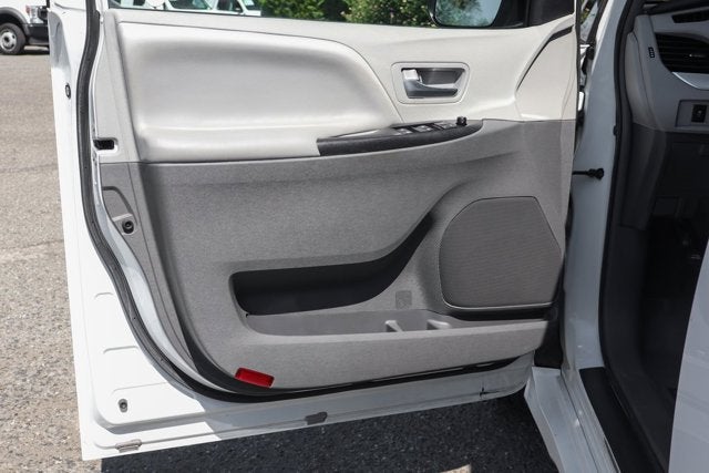 2019 Toyota Sienna LE