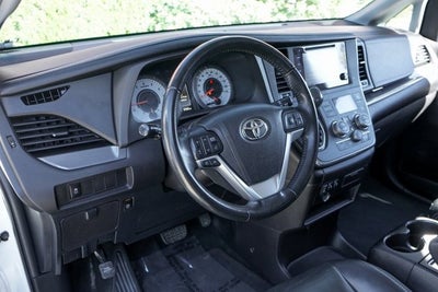 2016 Toyota Sienna SE