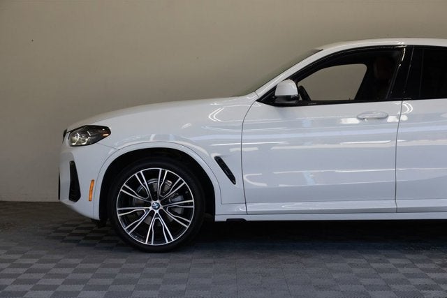 2023 BMW X4 xDrive30i